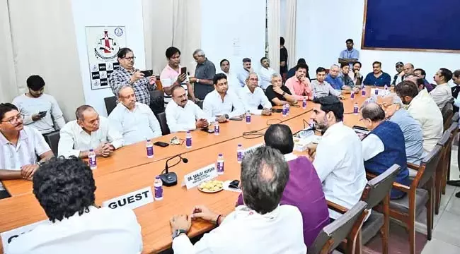 Andhra : कुप्पम में सात उद्योगों का शिलान्यास किया गया Andhra : कुप्पम में सात उद्योगों का शिलान्यास किया गया