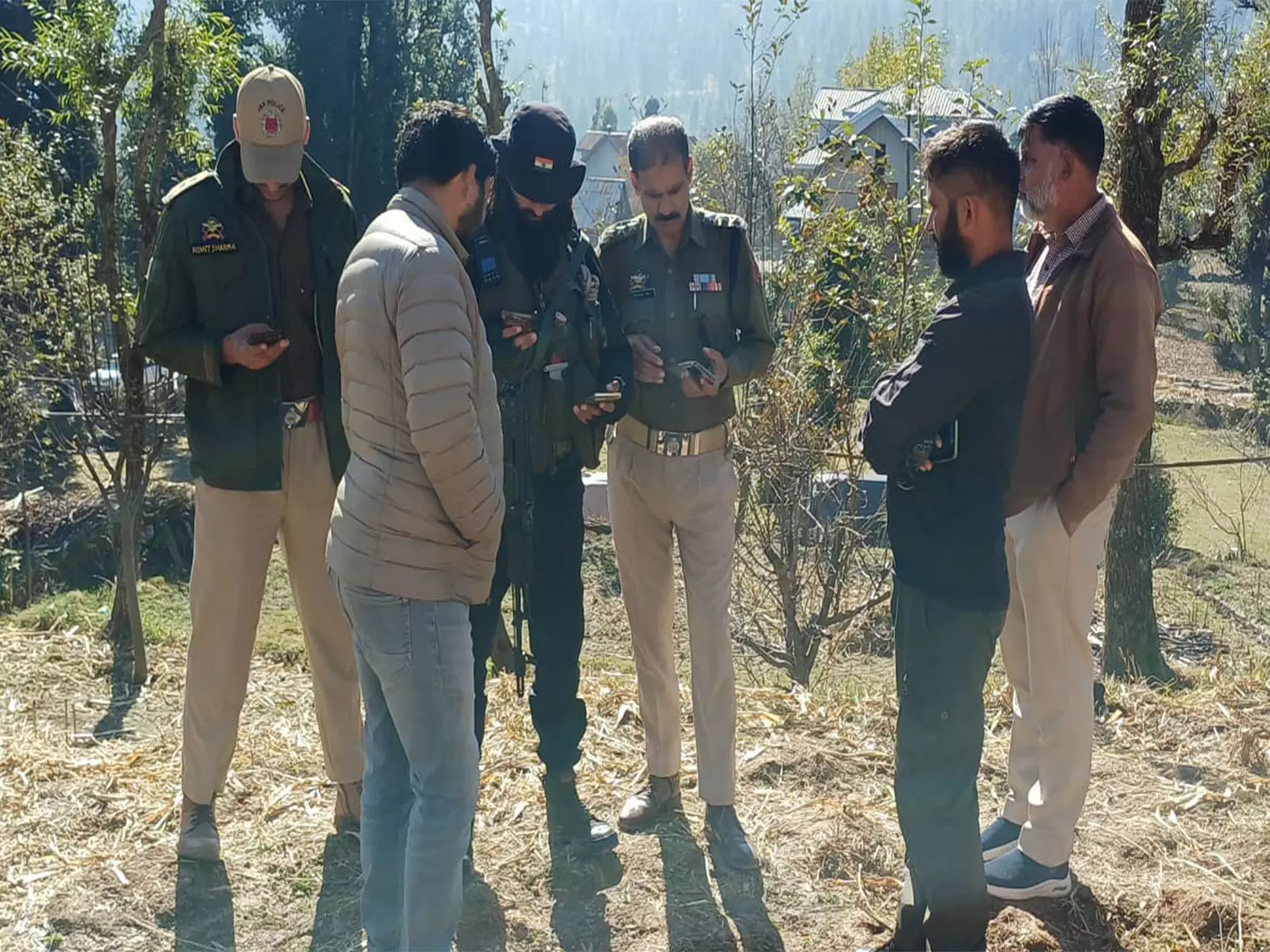 Ramban में पुलिस ने पाक समर्थक आतंकियों के रिश्तेदारों की तलाश शुरू की Ramban में पुलिस ने पाक समर्थक आतंकियों के रिश्तेदारों की तलाश शुरू की