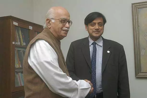 कांग्रेस सांसद शशि थरूर फिर चर्चा में, जानें लालकृष्ण आडवाणी की तारीफ में ऐसा क्या कहा? कांग्रेस सांसद शशि थरूर फिर चर्चा में, जानें लालकृष्ण आडवाणी की तारीफ में ऐसा क्या कहा?