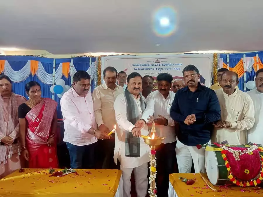 साहित्य में कनकदास का योगदान अद्वितीय है: MLA साहित्य में कनकदास का योगदान अद्वितीय है: MLA