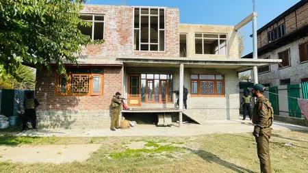 दो SPO बर्खास्त, आतंकवादियों को मदद करने का आरोप दो SPO बर्खास्त, आतंकवादियों को मदद करने का आरोप