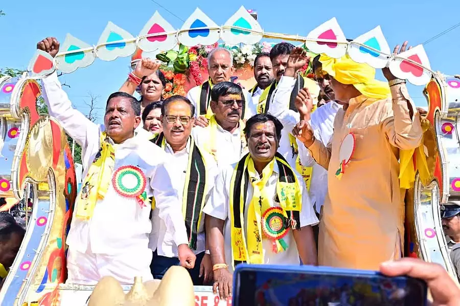 Raichur : पूरे जिले में कवि कनकदास की याद मनाई जाती है Raichur : पूरे जिले में कवि कनकदास की याद मनाई जाती है