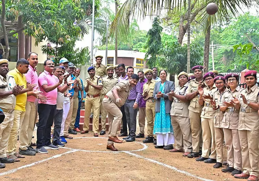 स्वस्थ जीवन के लिए नींद भी बहुत ज़रूरी है: DySP Basavaraj स्वस्थ जीवन के लिए नींद भी बहुत ज़रूरी है: DySP Basavaraj