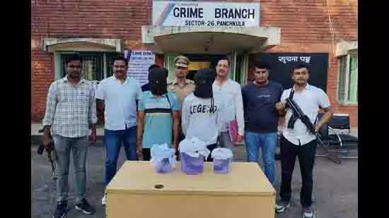 Panchkula में अवैध हथियारों के साथ कैब ड्राइवर और किशोर समेत तीन गिरफ्तार Panchkula में अवैध हथियारों के साथ कैब ड्राइवर और किशोर समेत तीन गिरफ्तार