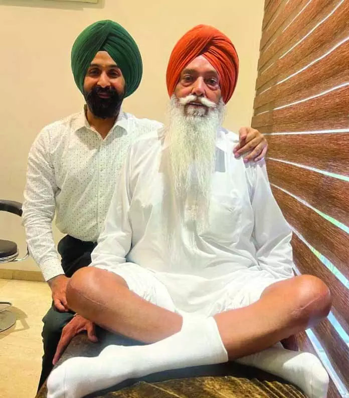 Dr. Ranjit ने 75 वर्षीय किसान के घुटने का प्रत्यारोपण किया Dr. Ranjit ने 75 वर्षीय किसान के घुटने का प्रत्यारोपण किया