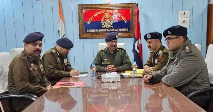 DGP ने अनंतनाग, कुलगाम में आतंकवाद विरोधी अभियानों की समीक्षा की DGP ने अनंतनाग, कुलगाम में आतंकवाद विरोधी अभियानों की समीक्षा की