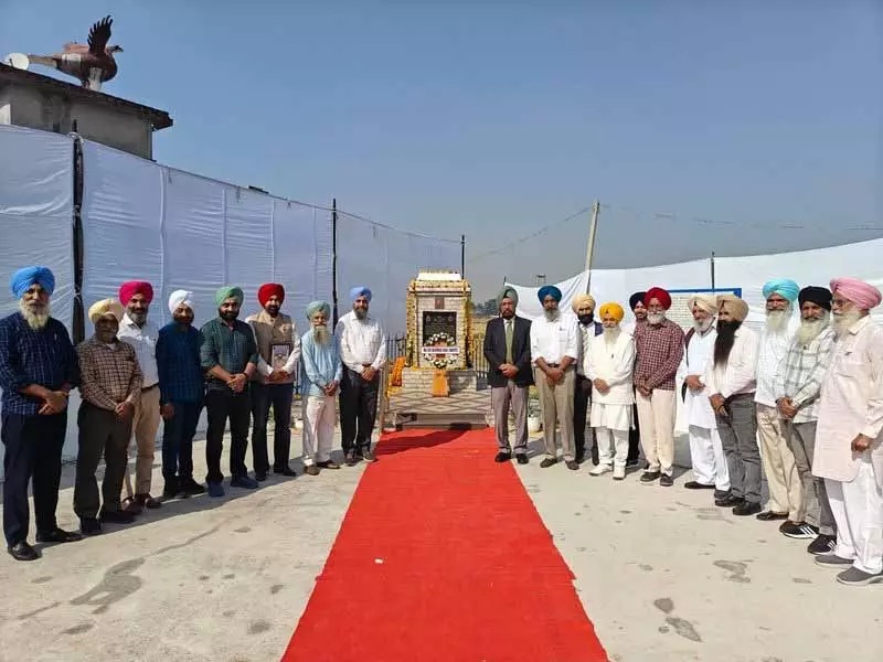 Sarwali village स्मारक पर प्रथम विश्व युद्ध के सिख नायकों को याद किया गया Sarwali village स्मारक पर प्रथम विश्व युद्ध के सिख नायकों को याद किया गया