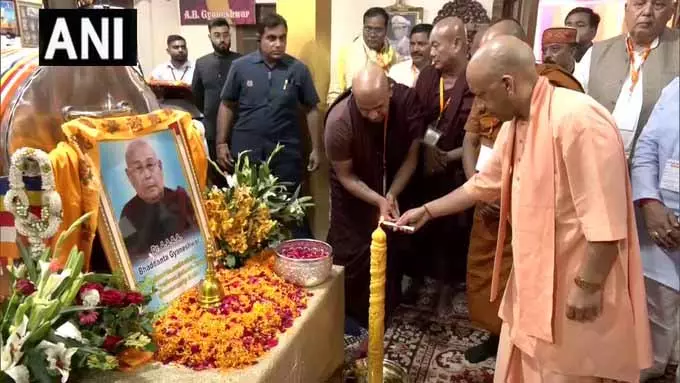 सीएम योगी ने बौद्ध धर्मगुरु भदंत ज्ञानेश्वर को दी अंतिम श्रद्धांजलि सीएम योगी ने बौद्ध धर्मगुरु भदंत ज्ञानेश्वर को दी अंतिम श्रद्धांजलि