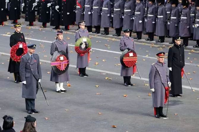 King Charles III ने सेनोटैफ पर युद्ध शहीदों को दी श्रद्धांजलि King Charles III ने सेनोटैफ पर युद्ध शहीदों को दी श्रद्धांजलि