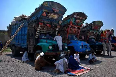 शरणार्थियों के खिलाफ एक्शन, एक दिन में 12000 से ज्यादा लोग निर्वासित शरणार्थियों के खिलाफ एक्शन, एक दिन में 12000 से ज्यादा लोग निर्वासित