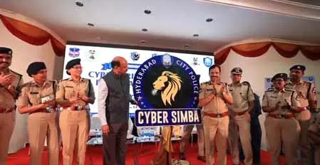 हैदराबाद पुलिस कमिश्नर ने बताई चौंकाने वाली सच्चाई, हर दिन 1 करोड़ रुपये का साइबर फ्रॉड! हैदराबाद पुलिस कमिश्नर ने बताई चौंकाने वाली सच्चाई, हर दिन 1 करोड़ रुपये का साइबर फ्रॉड!