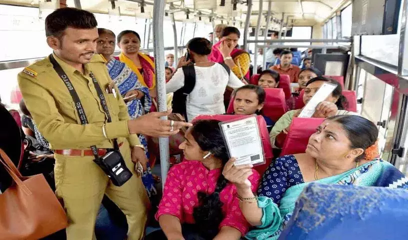 Mannanur की महिलाओं ने सीएम रेवंत रेड्डी से मुफ्त बस योजना हटाने की अपील की Mannanur की महिलाओं ने सीएम रेवंत रेड्डी से मुफ्त बस योजना हटाने की अपील की