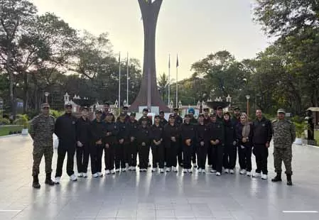सीमावर्ती इलाकों से आए छात्र कर रहे सैन्य संस्थानों की यात्रा सीमावर्ती इलाकों से आए छात्र कर रहे सैन्य संस्थानों की यात्रा