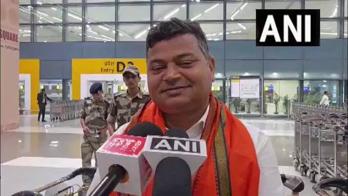 राज्य मंत्री राज भूषण चौधरी ने बिहार चुनाव 2025 में NDA की जीत का दावा किया राज्य मंत्री राज भूषण चौधरी ने बिहार चुनाव 2025 में NDA की जीत का दावा किया