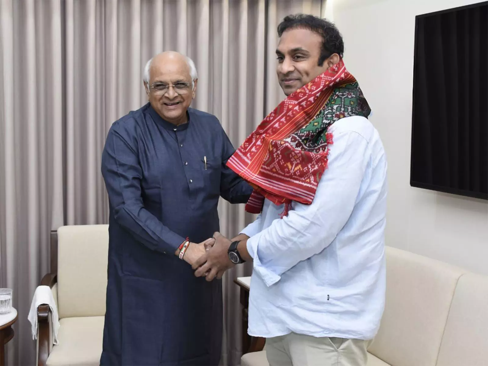 ओडिशा के राज्यपाल ने Gandhinagar में गुजरात के मुख्यमंत्री भूपेन्द्र पटेल से शिष्टाचार मुलाकात की ओडिशा के राज्यपाल ने Gandhinagar में गुजरात के मुख्यमंत्री भूपेन्द्र पटेल से शिष्टाचार मुलाकात की