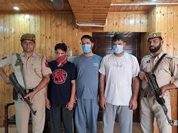 Frauds वरिष्ठ पुलिस अधिकारी बनकर 78 वर्षीय दंपत्ति से 45 लाख रुपये ठगे