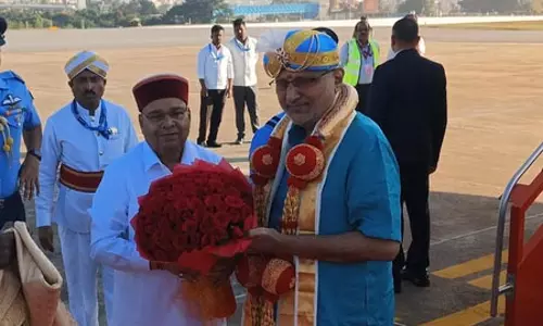 उपराष्ट्रपति सीपी राधाकृष्णन बेंगलुरु पहुंचे, राज्यपाल थावर चंद गहलोत ने स्वागत किया उपराष्ट्रपति सीपी राधाकृष्णन बेंगलुरु पहुंचे, राज्यपाल थावर चंद गहलोत ने स्वागत किया