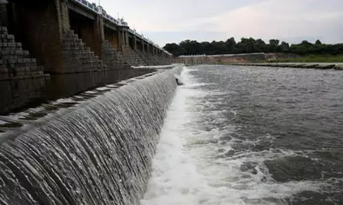 चेन्नई के चार मुख्य जलाशय भरे, आंध्र प्रदेश से कृष्णा नदी का पानी रोकने की गुहार लगाई चेन्नई के चार मुख्य जलाशय भरे, आंध्र प्रदेश से कृष्णा नदी का पानी रोकने की गुहार लगाई