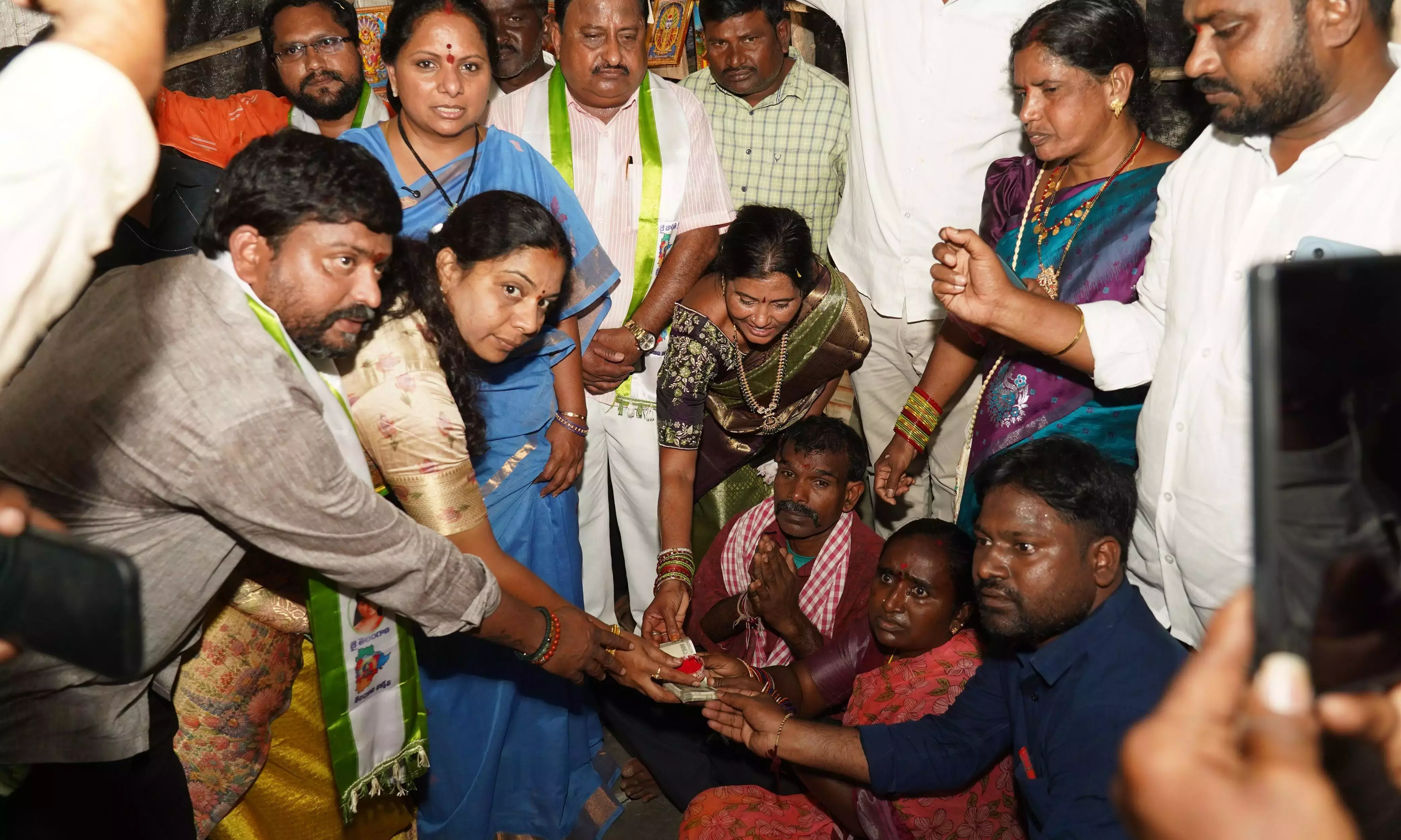 Telangana : कविता ने वारंगल में बाढ़ राहत में देरी के लिए अधिकारियों की आलोचना की