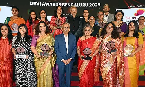 Devi Awards 2025: विभिन्न क्षेत्रों की 11 हस्तियों को सम्मानित किया गया Devi Awards 2025: विभिन्न क्षेत्रों की 11 हस्तियों को सम्मानित किया गया