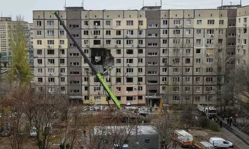यूक्रेन की ऊर्जा सुविधाओं पर रूसी ड्रोन हमलों में तीन लोगों की मौत