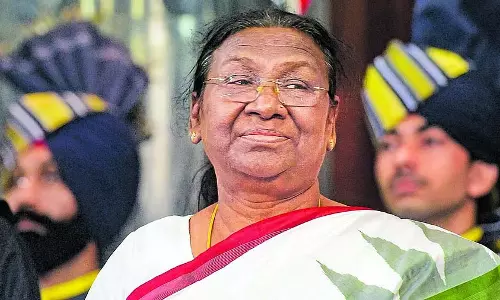 राष्ट्रपति द्रौपदी मुर्मू दो देशों की राजकीय यात्रा के तहत अंगोला पहुंची राष्ट्रपति द्रौपदी मुर्मू दो देशों की राजकीय यात्रा के तहत अंगोला पहुंची