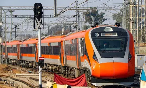 कांग्रेस, BJP नेताओं में जगह और श्रेय के लिए होड़ कांग्रेस, BJP नेताओं में जगह और श्रेय के लिए होड़