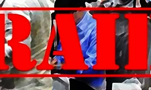 J&K पुलिस ने सोशल मीडिया दुरुपयोग मामले में पांच जिलों में छापेमारी की J&K पुलिस ने सोशल मीडिया दुरुपयोग मामले में पांच जिलों में छापेमारी की