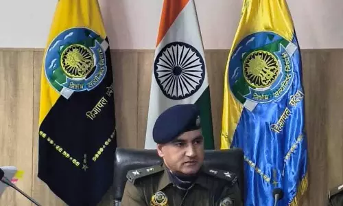 वर्मा नूरपुर पुलिस जिले के नए SP , मादक पदार्थों की तस्करी और अवैध शराब के खिलाफ लड़ने का संकल्प लिया वर्मा नूरपुर पुलिस जिले के नए SP , मादक पदार्थों की तस्करी और अवैध शराब के खिलाफ लड़ने का संकल्प लिया