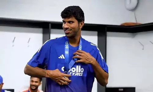 तमिलियन ने इम्पैक्ट प्लेयर अवॉर्ड जीता, BCCI ने उन्हें सम्मानित किया