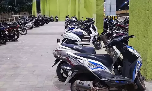 मेट्रो पार्किंग मिनट की समस्या: अगर पार्किंग रात 12 बजे के बाद की तो डबल फीस लगेगी