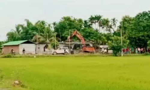 Assam के गोलपाड़ा में बड़े पैमाने पर बेदखली अभियान चलाया गया Assam के गोलपाड़ा में बड़े पैमाने पर बेदखली अभियान चलाया गया
