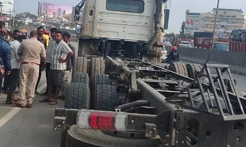 लॉरी टक्कर: पोस्टल कर्मचारी की मौत लॉरी टक्कर: पोस्टल कर्मचारी की मौत