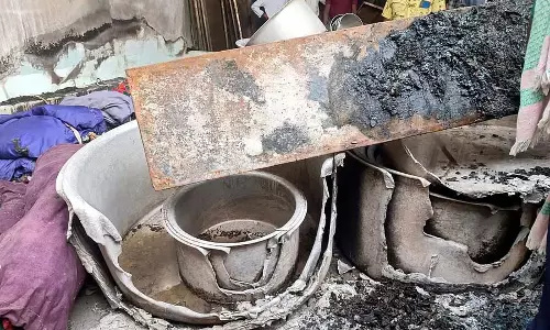 इलेक्ट्रिकल शॉर्ट सर्किट: शामियाना की दुकान में आग लग गई
