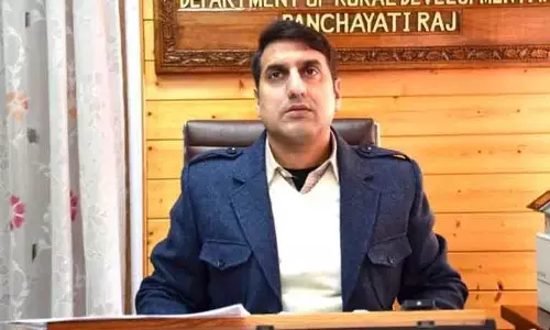 ऐजाज़ असद ने अनंतनाग में आरडीडी योजनाओं के कार्यान्वयन की समीक्षा की