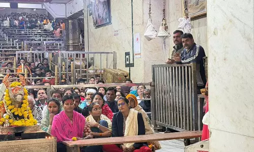 MP : वर्ल्ड कप विनर दीप्ति शर्मा ने उज्जैन के महाकालेश्वर मंदिर में पूजा-अर्चना की