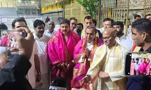 Ambani तिरुमाला में एक आधुनिक रसोईघर बनवाएंगे, जिसमें प्रतिदिन 2 लाख लोगों को भोजन परोसा जा सकेगा Ambani तिरुमाला में एक आधुनिक रसोईघर बनवाएंगे, जिसमें प्रतिदिन 2 लाख लोगों को भोजन परोसा जा सकेगा