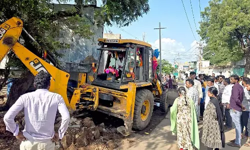 Jamkhandi : नगर परिषद ने अतिक्रमण हटाया