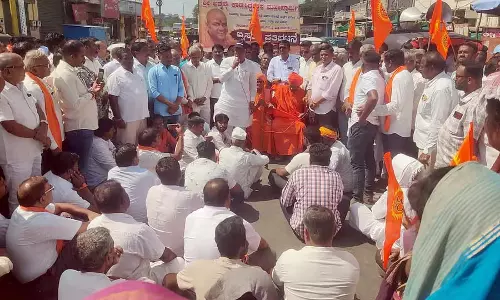 कडासिद्धेश्वर स्वामीजी पर लगा बैन हटा देना चाहिए: MLA Siddhu Savadi कडासिद्धेश्वर स्वामीजी पर लगा बैन हटा देना चाहिए: MLA Siddhu Savadi