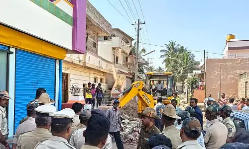 Kerala : टाउन पंचायत ने सड़क पर हुए अतिक्रमण को हटाया
