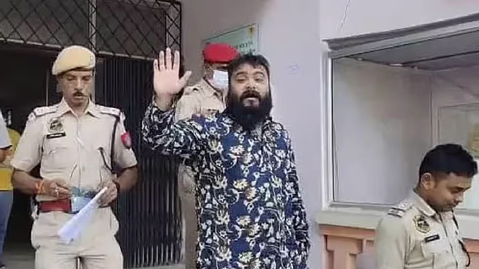 Assam : ज़ुबीन गर्ग न्याय विरोध प्रदर्शन के संबंध में विक्टर दास को एनएसए सुनवाई के लिए लाया गया Assam : ज़ुबीन गर्ग न्याय विरोध प्रदर्शन के संबंध में विक्टर दास को एनएसए सुनवाई के लिए लाया गया