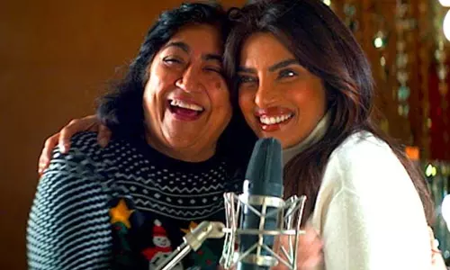 Priyanka Chopra Jonas ने क्रिसमस कर्मा में लास्ट क्रिसमस में देसी ट्विस्ट लाया