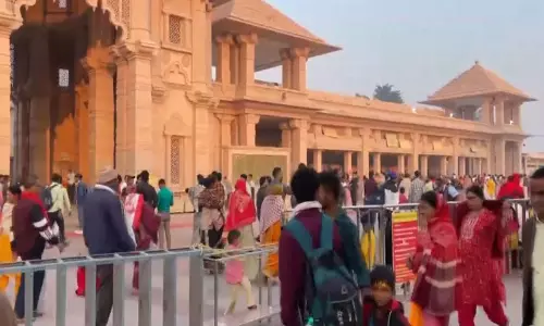 उत्तर प्रदेश: 25 November को होने वाले ध्वजारोहण समारोह से पहले श्री राम जन्मभूमि मंदिर में उमड़े श्रद्धालु