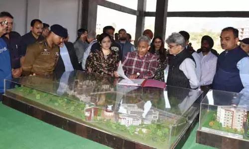 मुख्य सचिव ने Udhampur में प्रमुख विकासात्मक पहलों, प्रमुख योजनाओं के कार्यान्वयन की समीक्षा की
