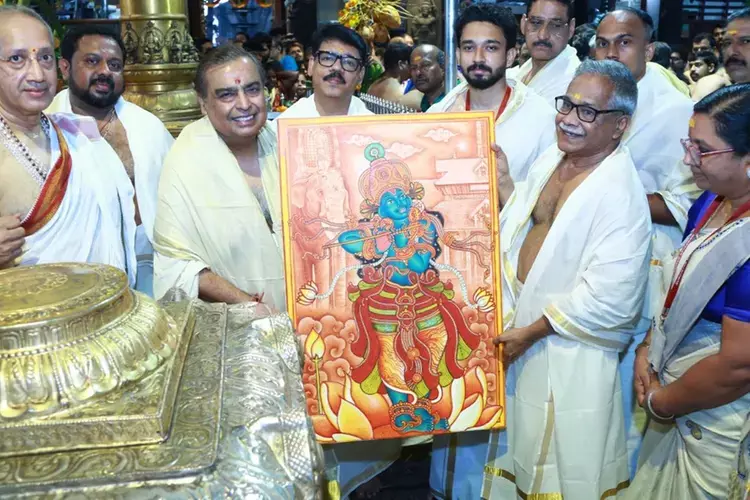 Kerala : रिलायंस इंडस्ट्रीज के चेयरमैन मुकेश अंबानी ने गुरुवायूर मंदिर में दर्शन किए Kerala : रिलायंस इंडस्ट्रीज के चेयरमैन मुकेश अंबानी ने गुरुवायूर मंदिर में दर्शन किए