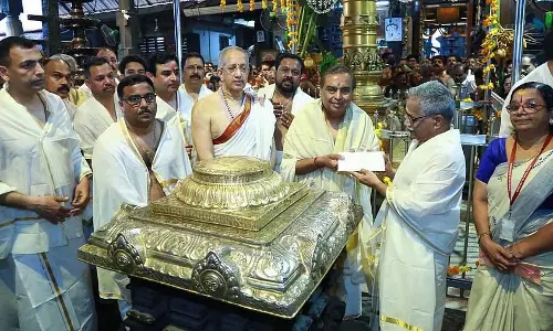 Mukesh अंबानी ने गुरुवायूर मंदिर का दौरा किया, प्रस्तावित अस्पताल के लिए 15 करोड़ दान किए Mukesh अंबानी ने गुरुवायूर मंदिर का दौरा किया, प्रस्तावित अस्पताल के लिए 15 करोड़ दान किए
