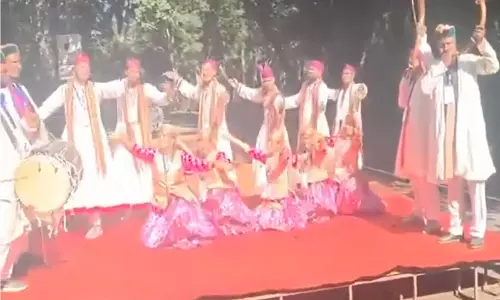 उत्तराखंड रजत जयंती: CM धामी और लोग पारंपरिक ढोल-नगाड़ों के साथ PM मोदी के स्वागत के लिए तैयार उत्तराखंड रजत जयंती: CM धामी और लोग पारंपरिक ढोल-नगाड़ों के साथ PM मोदी के स्वागत के लिए तैयार