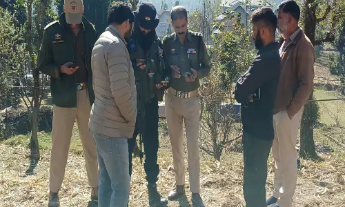 Ramban में पुलिस ने पाक समर्थक आतंकियों के रिश्तेदारों की तलाश शुरू की Ramban में पुलिस ने पाक समर्थक आतंकियों के रिश्तेदारों की तलाश शुरू की