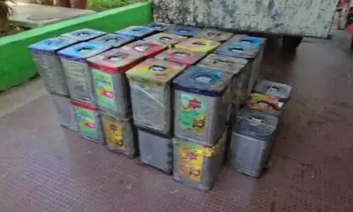 Odisha के बोलनगीर में चोरी हुए 150 टिन खाद्य तेल जब्त, छह हिरासत में Odisha के बोलनगीर में चोरी हुए 150 टिन खाद्य तेल जब्त, छह हिरासत में