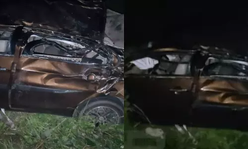 Palakkad में धान के खेत में कार पलटने से 3 युवकों की मौत, 3 अन्य घायल Palakkad में धान के खेत में कार पलटने से 3 युवकों की मौत, 3 अन्य घायल